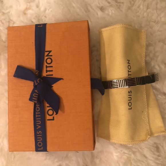 Men’s Louis Vutton bracelet and necklace - Picture 5 of 8